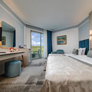 Double or Twin Room Garden View